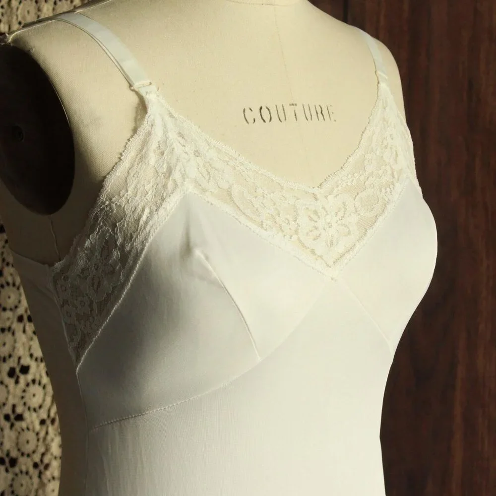 Vintage 1970s Slip, Montgomery Ward Ankle Length White Nightgown, Size 10/32 - Picture 5 of 11